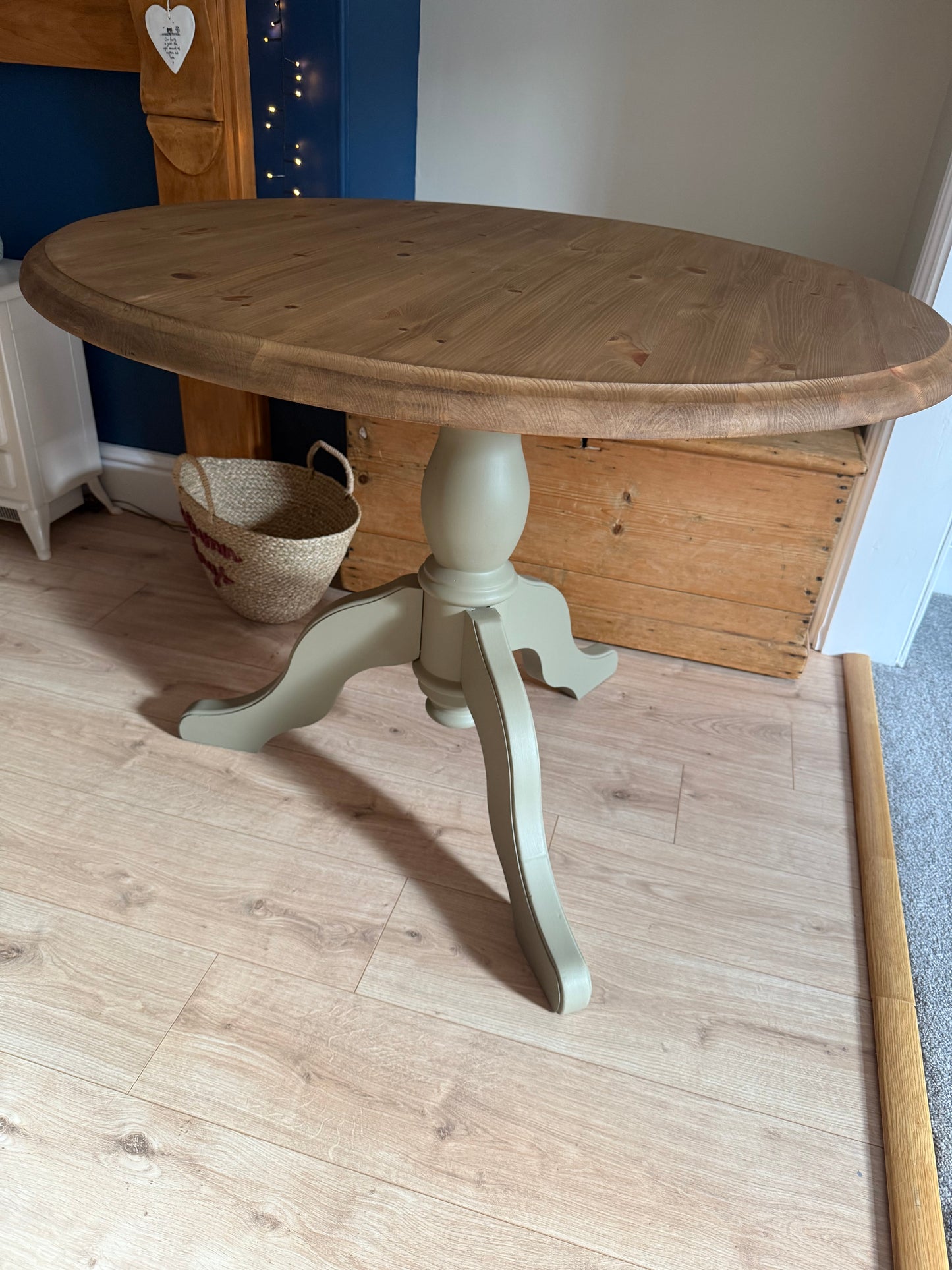 Solid Pine Pedestal Dining Table