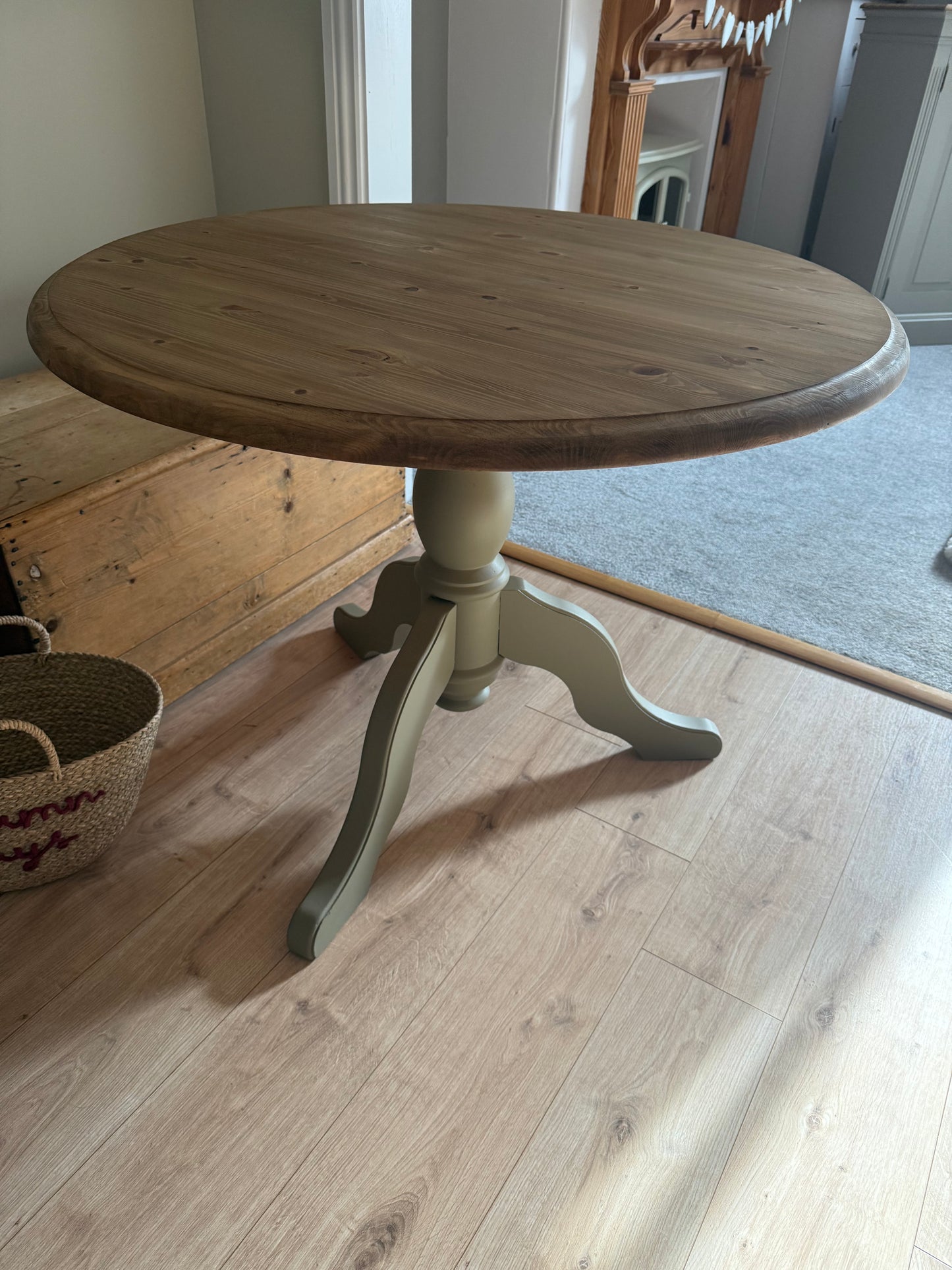 Solid Pine Round Pedestal Dining Table