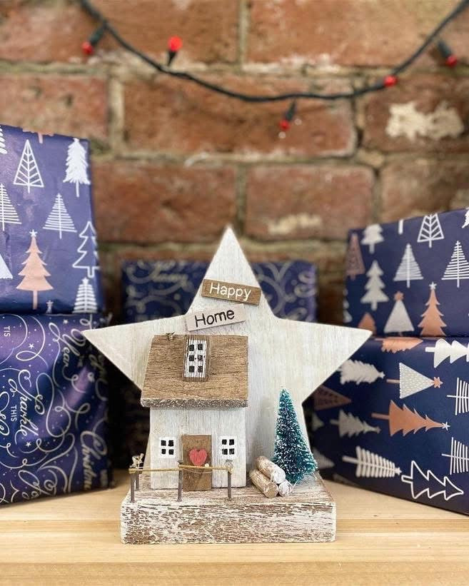 RUSTIC HAPPY HOME ORNAMENT | CHARMING WOODEN HOUSE WITH FESTIVE STAR