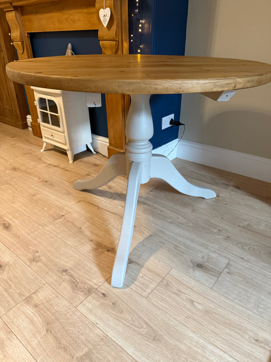 Solid Pine Round Pedestal Table