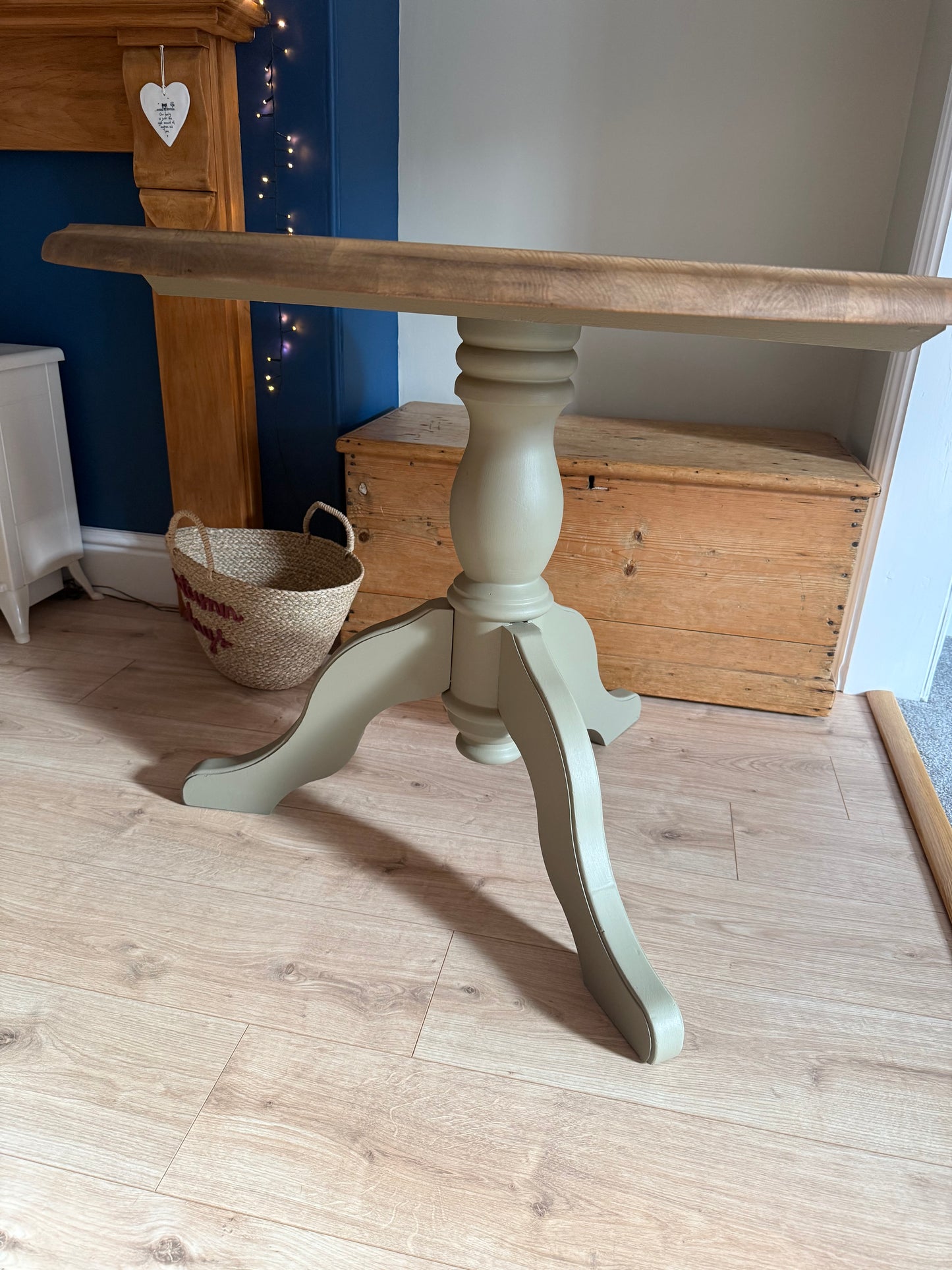 Solid Pine Pedestal Dining Table