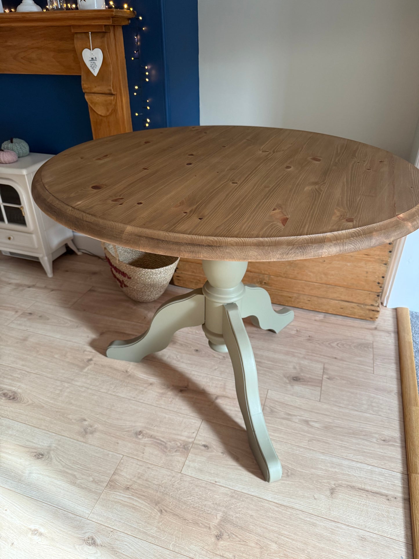 Solid Pine Pedestal Dining Table